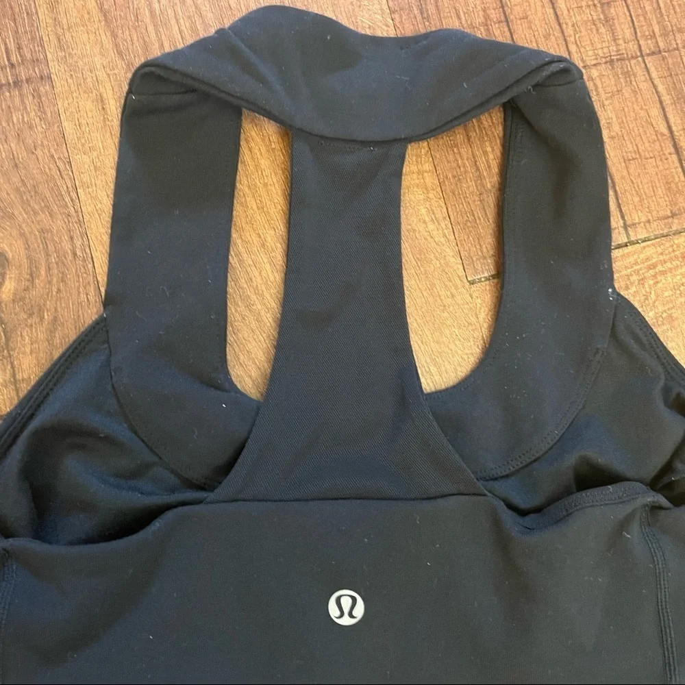 Lululemon Womens racerback activewear tank black silver reflective logo Sz 4
